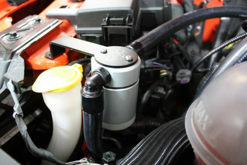 J&L 15-23 Ford Mustang GT/15-20 Ford Mustang GT350 Passenger Side Oil Separator 3.0 - Clear Anod - Bild 3